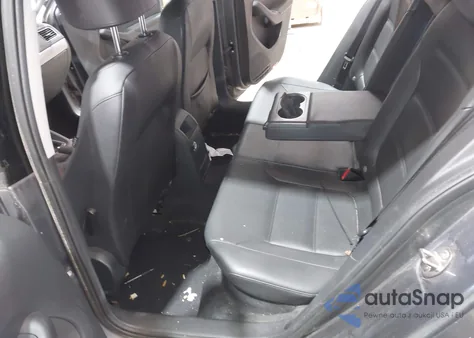 2015 Volkswagen Jetta 1.8T Se z USA, uszkodzony, nr VIN 3VWD07AJ9FM233976